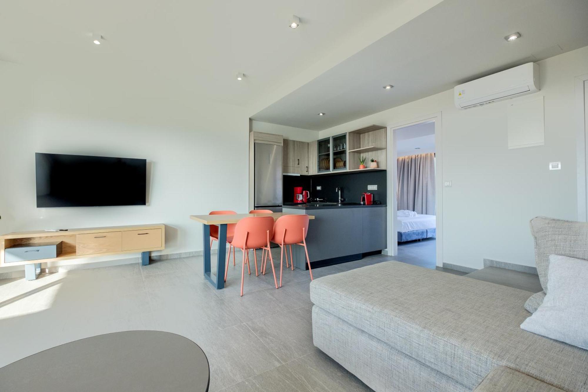 Sky-High 70Sqm Penthouse W. Stunning Views - 05 Apartment Chania  Exterior photo
